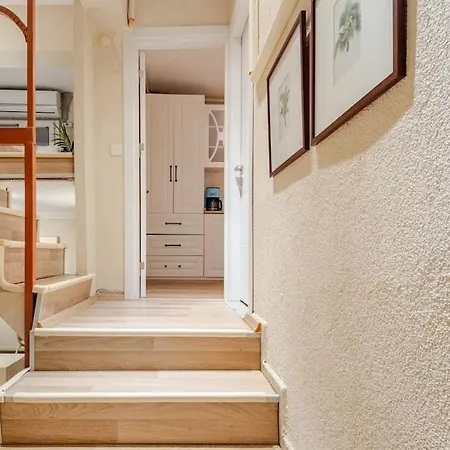 Chic In The Center Of Alsancak Apartment *