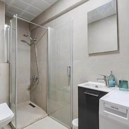 Apartment Chic In The Center Of Alsancak *